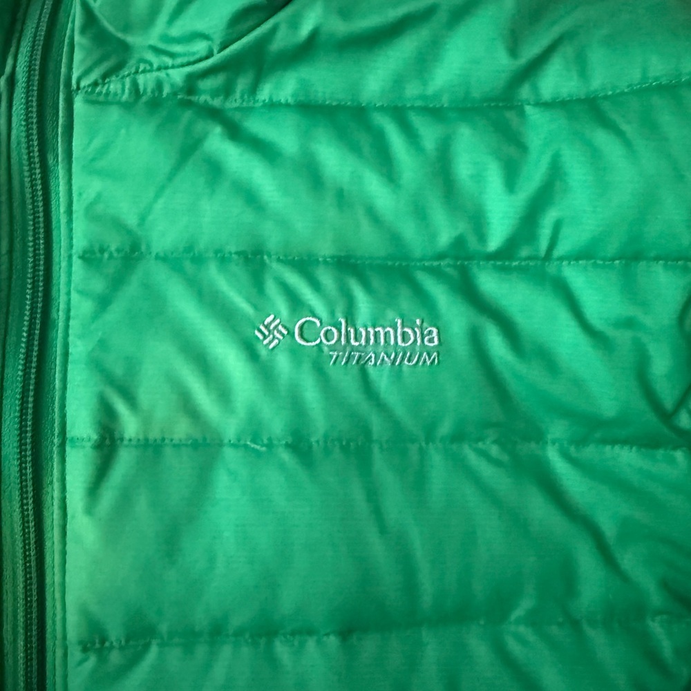 Columbia Quilted Hooded Jacket Bright Green reversible brownish polka dots. - Picture 5 of 7